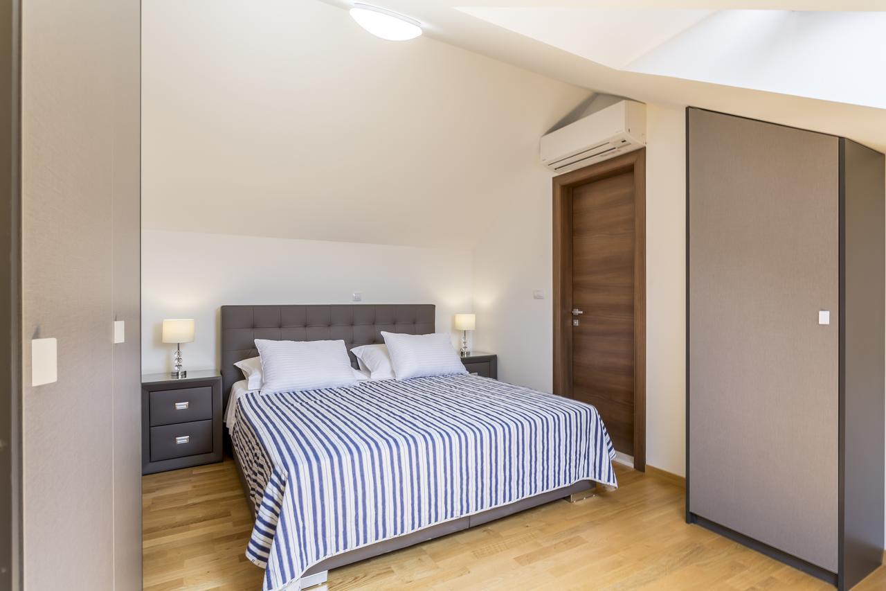 Luxury 3 Bed Apartment, Large Terrace, Pool, Close To Beach And Split! Podstrana Ngoại thất bức ảnh