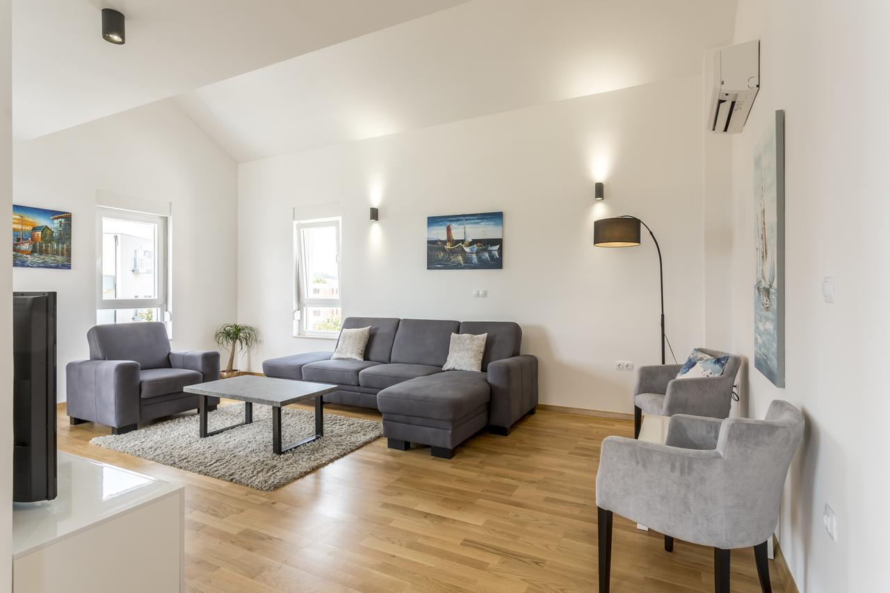 Luxury 3 Bed Apartment, Large Terrace, Pool, Close To Beach And Split! Podstrana Ngoại thất bức ảnh