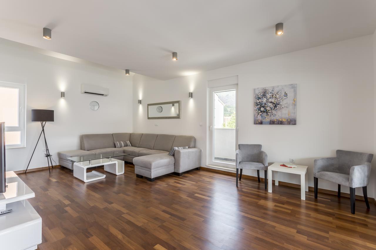 Luxury 3 Bed Apartment, Large Terrace, Pool, Close To Beach And Split! Podstrana Ngoại thất bức ảnh